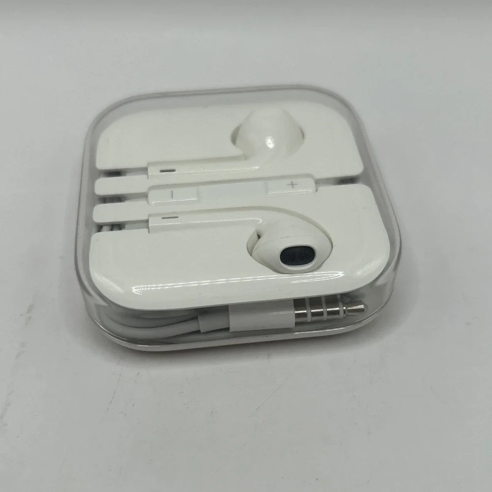 Apple EarPods Wired Headphones 3.5mm Jack – Brand New Sealed – Genuine Apple
